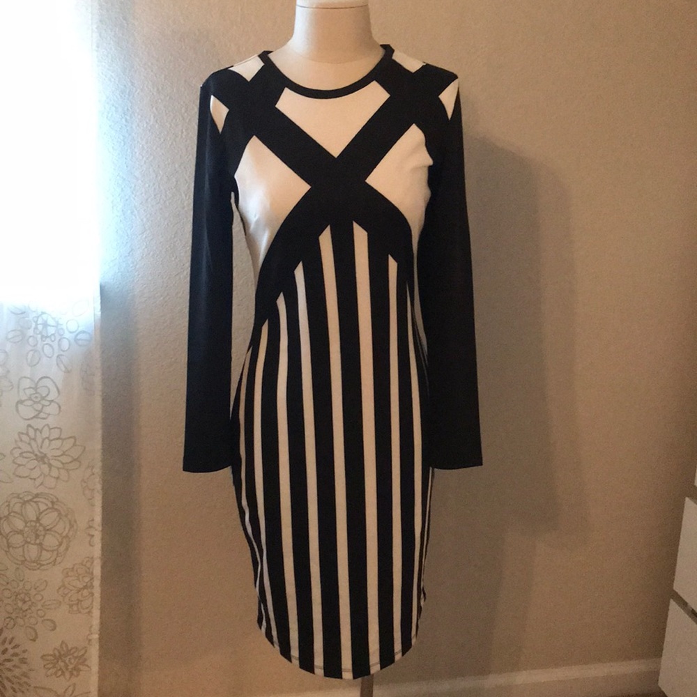 White and black long sleeve dress great condition